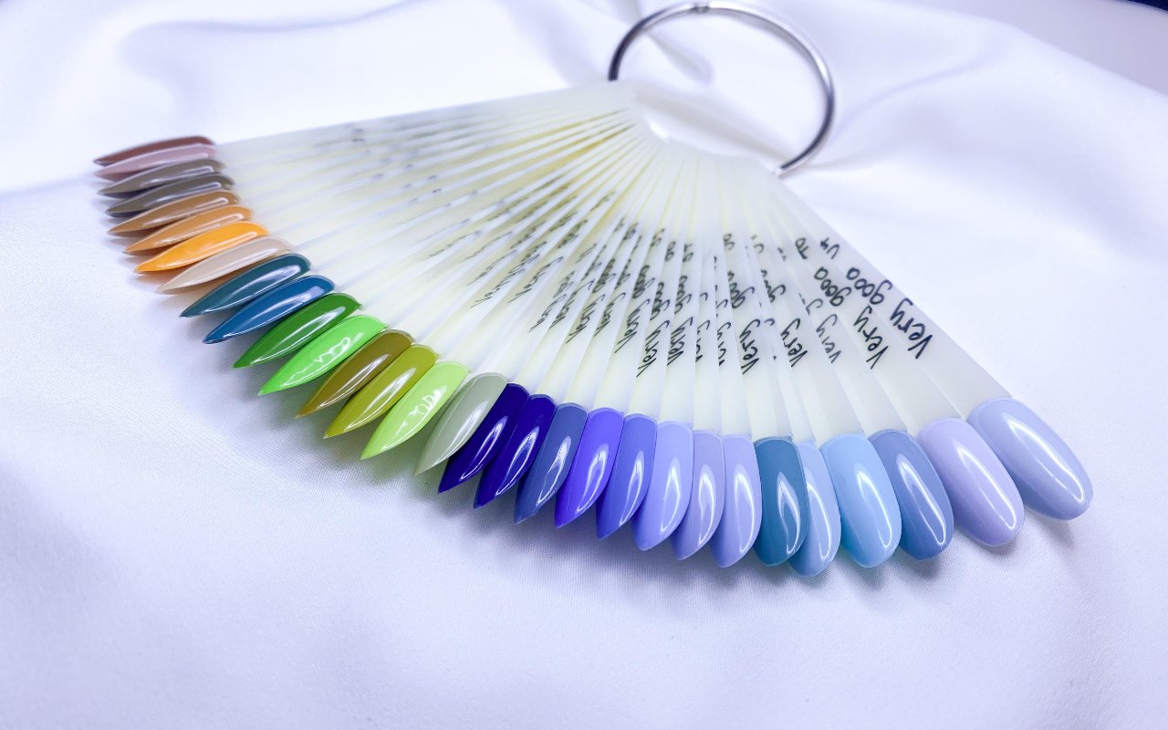 Kleurwaaier gellak met groen, geel en blauw