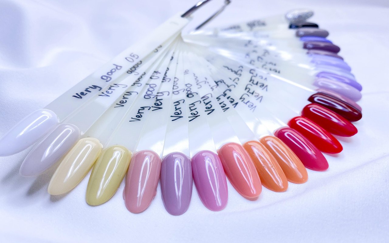 Kleurwaaier gellak met pastels en rood